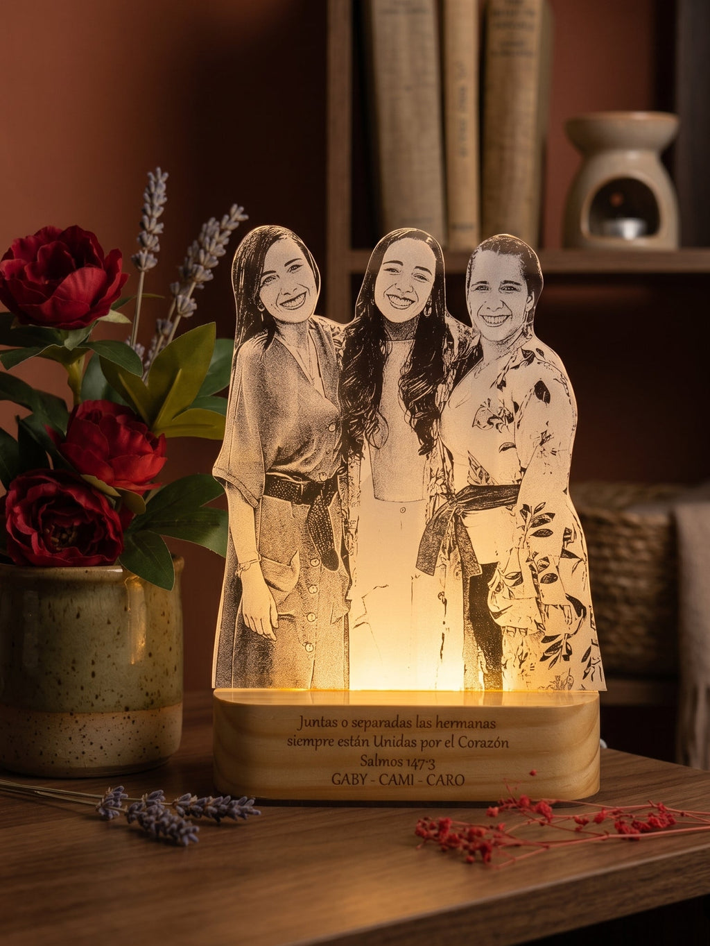Lámpara led foto real grabada con base en madera